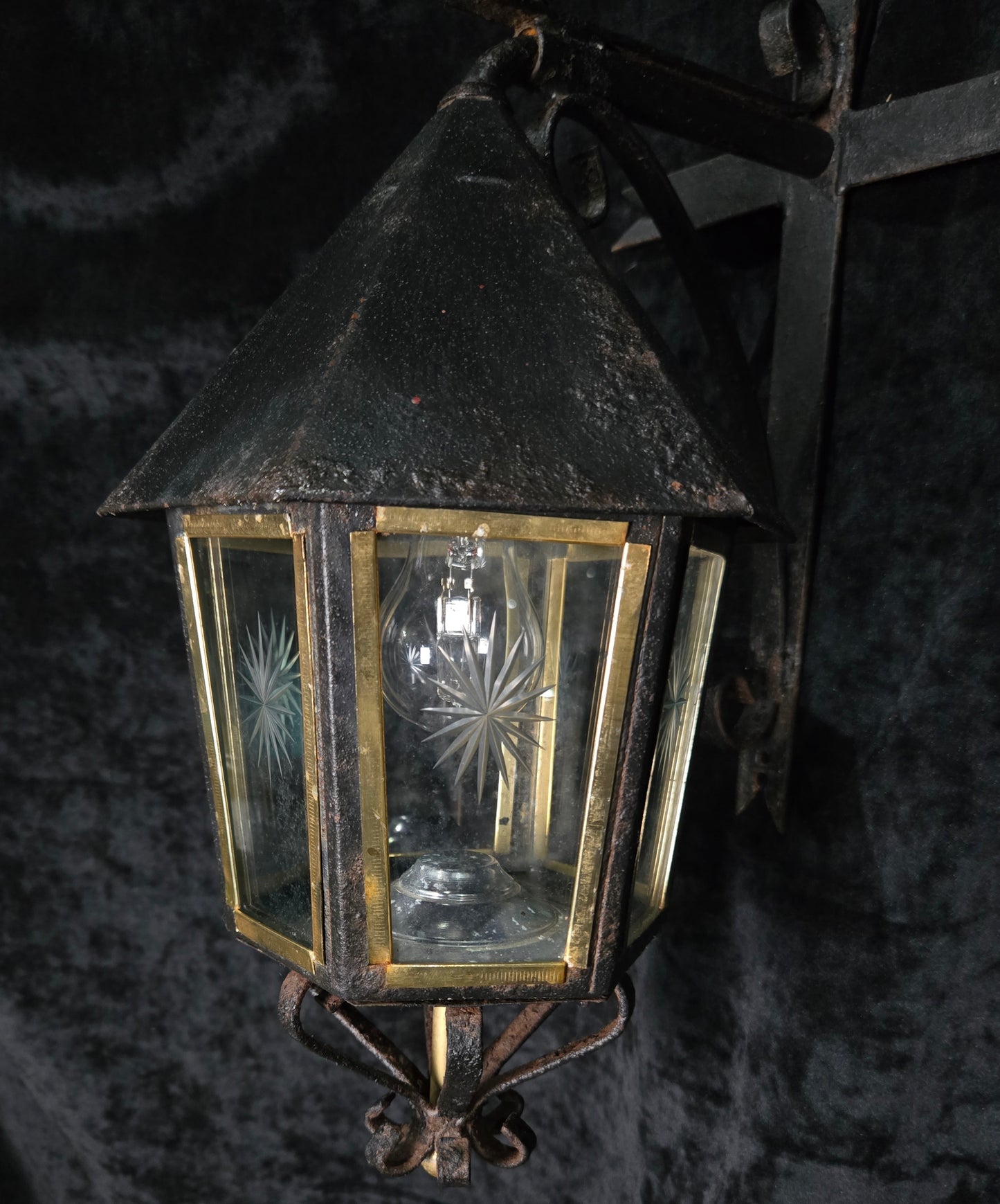 Traditional Antique Wrought Iron Starburst Cut Glass Outdoor Wall Lantern Light