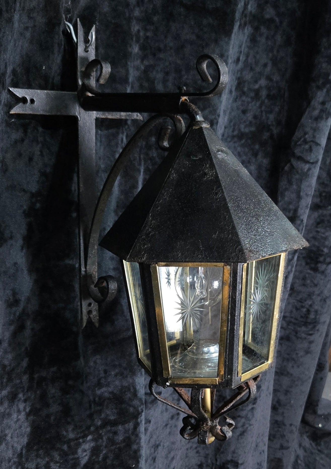 Traditional Antique Wrought Iron Starburst Cut Glass Outdoor Wall Lantern Light