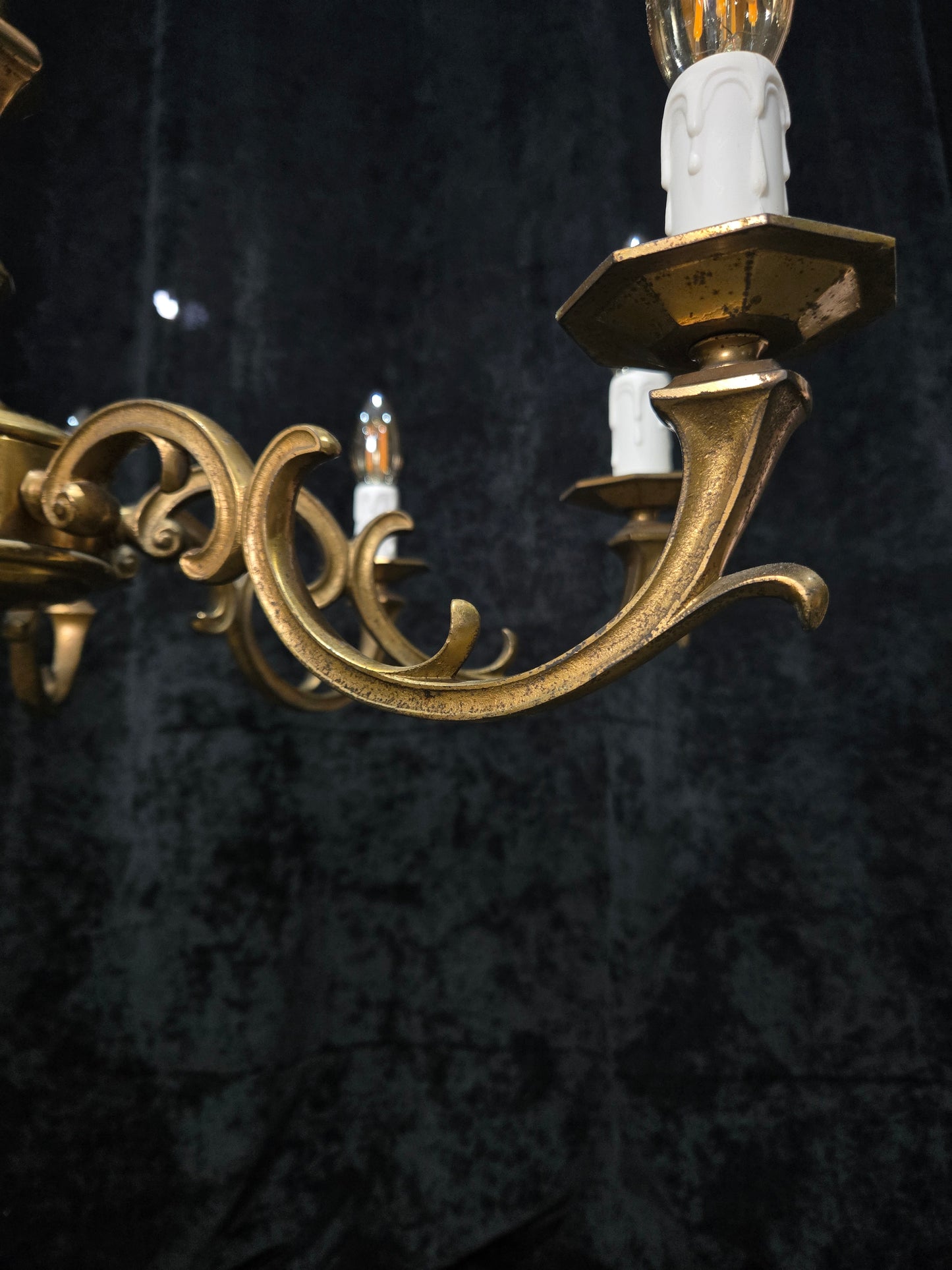 Traditional Heavy Vintage Dutch 8 Arm Brass Gothic Style Chandelier Light