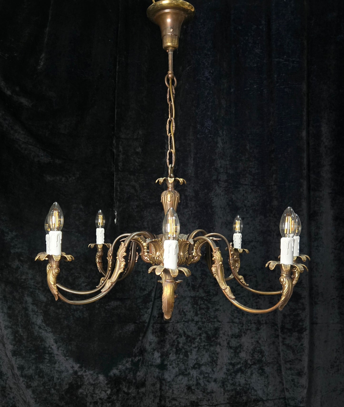 Traditional Large Vintage Italian 8 Arm Brass Chandelier Ceiling Light