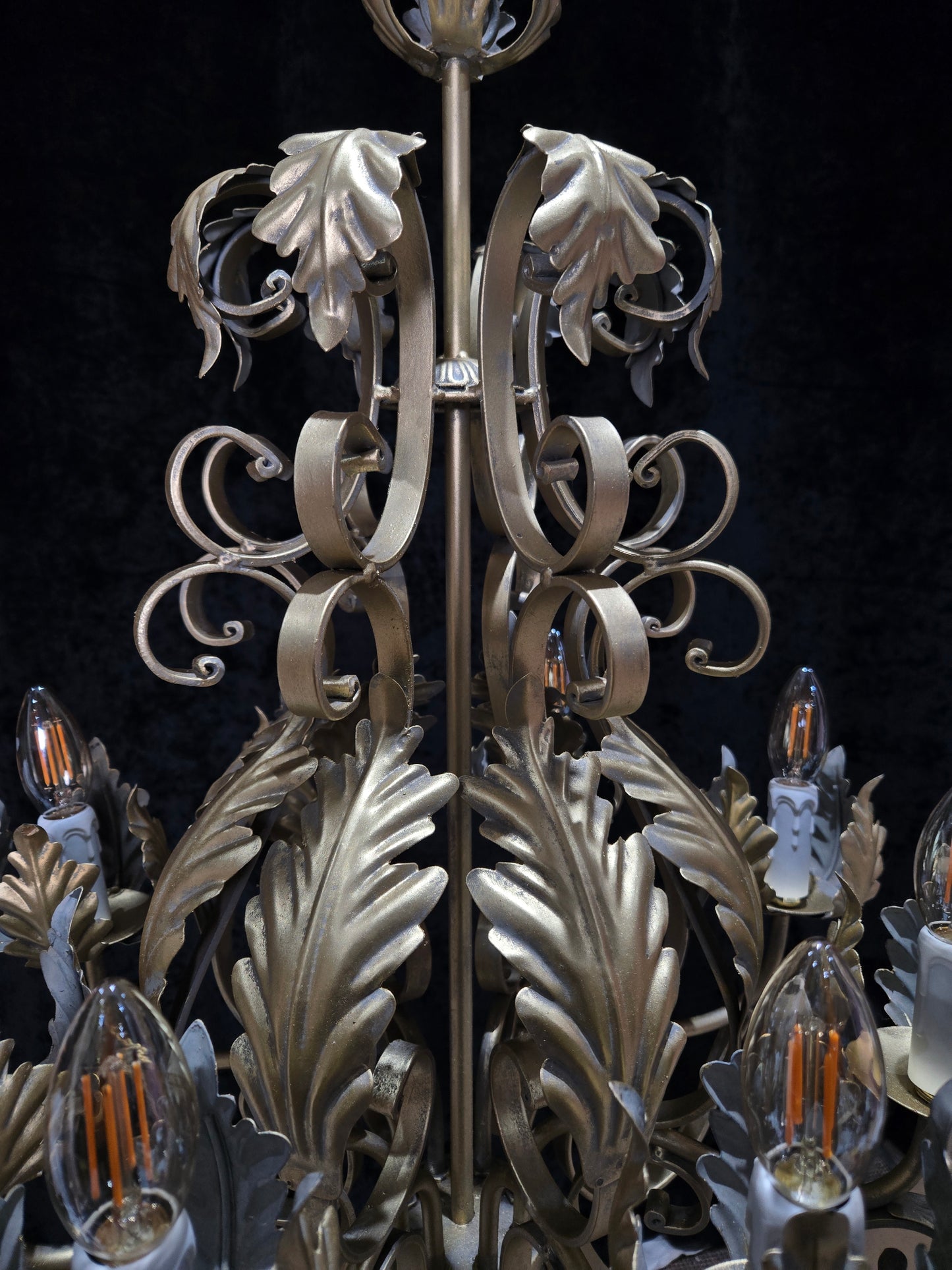 Stunning Heavy Large 8 Arm Wrought Iron Gilded Italian Chandelier Ceiling Light