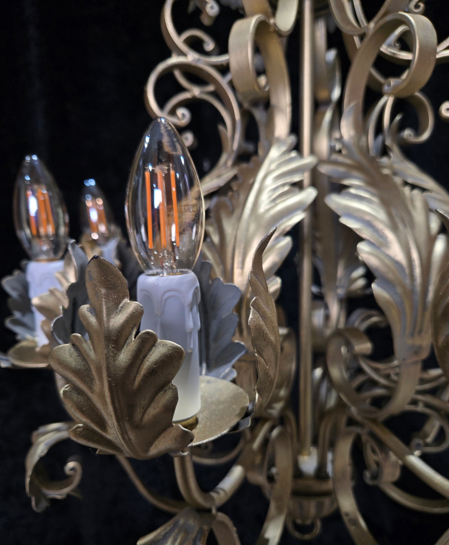 Stunning Heavy Large 8 Arm Wrought Iron Gilded Italian Chandelier Ceiling Light