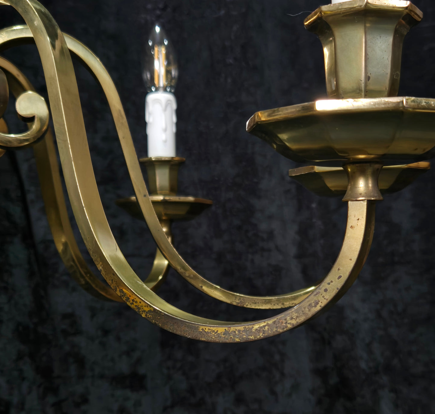 Classical Vintage Polished Brass Large 8 Arm Flemish Style Chandelier Light