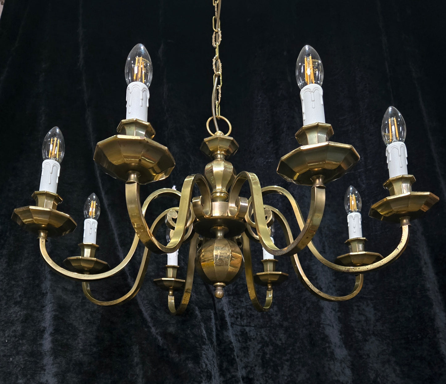 Classical Vintage Polished Brass Large 8 Arm Flemish Style Chandelier Light