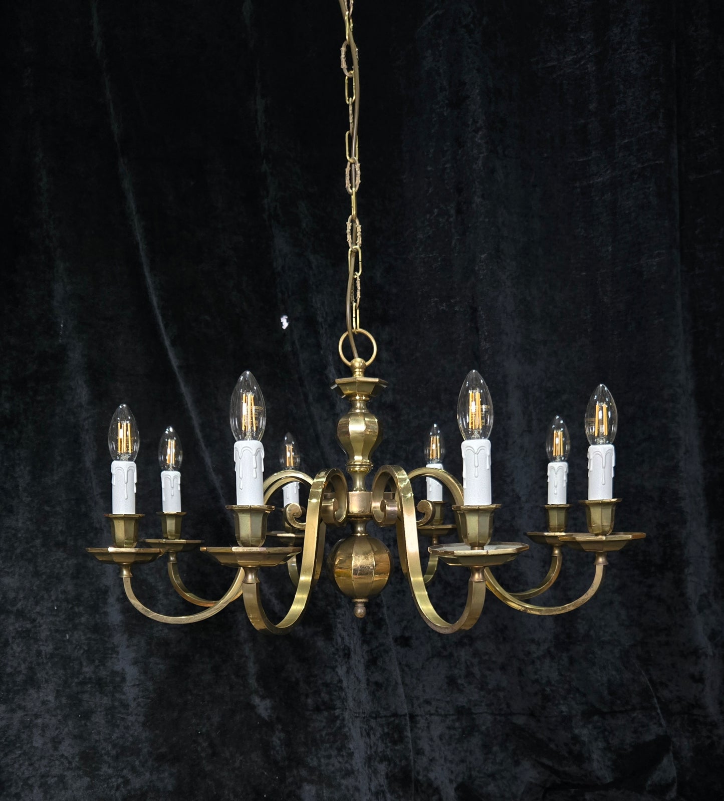 Classical Vintage Polished Brass Large 8 Arm Flemish Style Chandelier Light