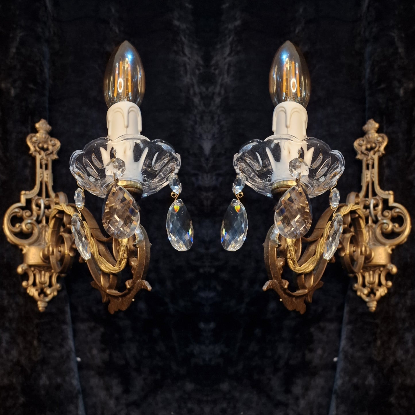 Elegant Pair Vintage Italian Brass and Glass Crystal 1 Arm Sconces Wall Lights
