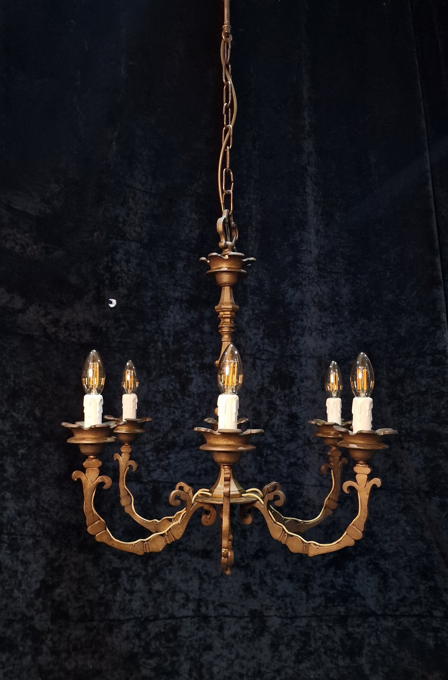 Decorative Heavy Antique Solid Brass Italian Gothic Style Chandelier Light